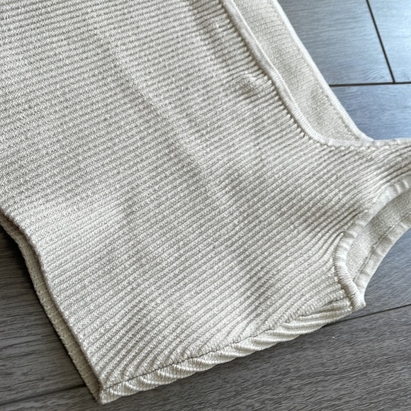 ✨SOLD✨ Aritzia Cropped Tank - Sculpt Knit Matte Pearl- XS - Picture 9 of 10